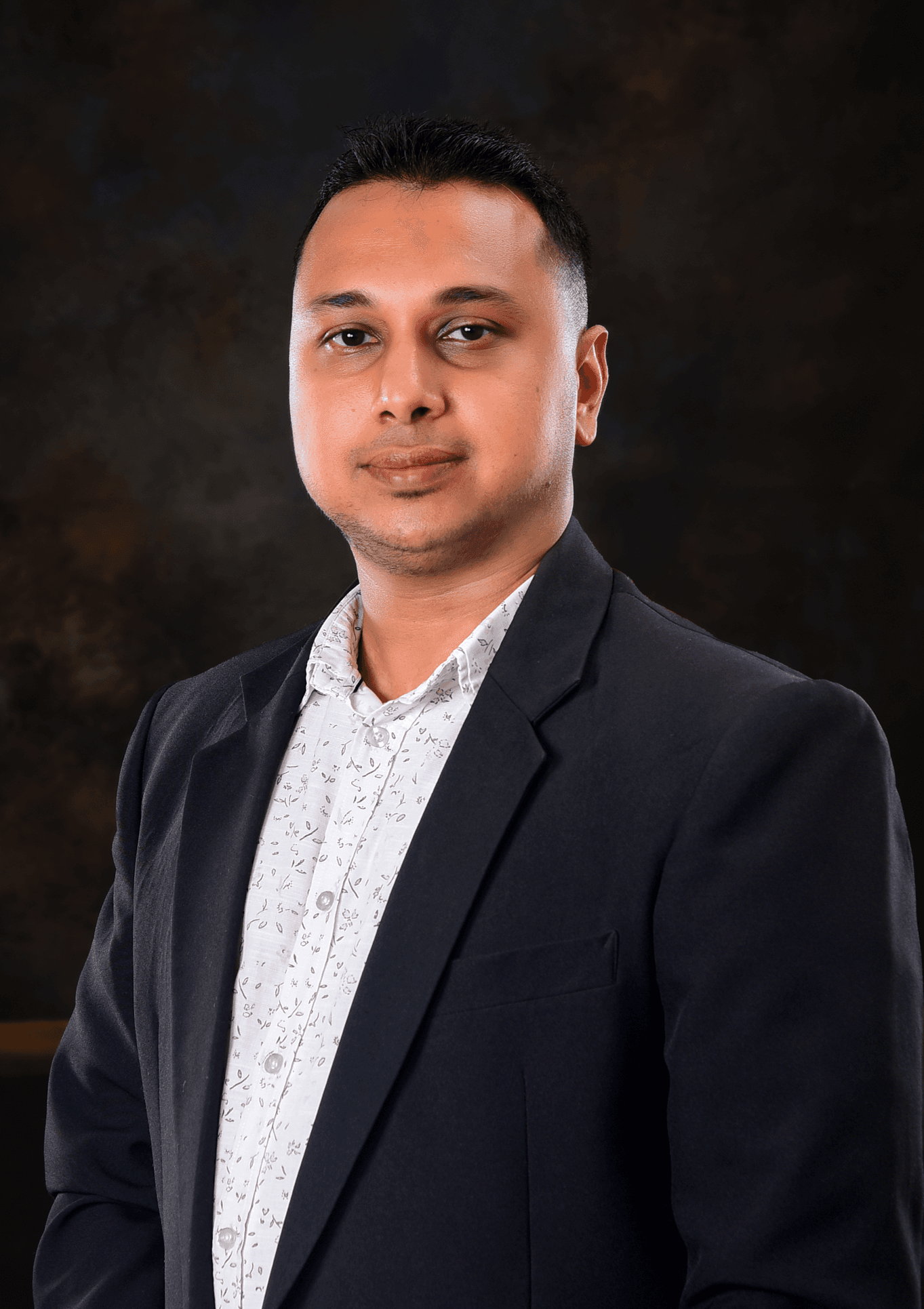 Bhashitha Gamage, founder of Ceylon Sapphire – DE